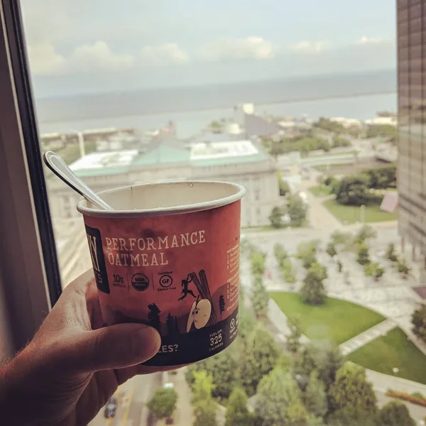 Great way to start the day. Hello Cleveland! #poweredbypicky #pickyoats #usatagnc