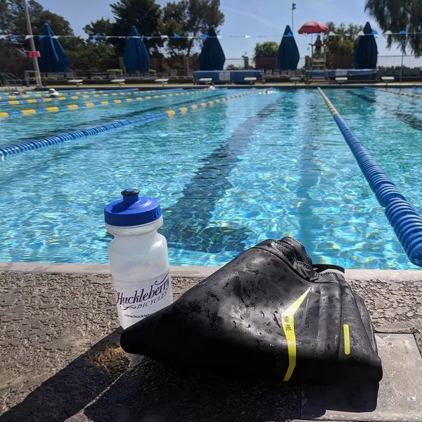Today's swim workout brought to you by @huckbikes @skratchlabs and @rokasports - keeping me fast and hydrated!