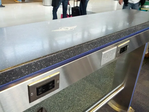 Wandered to Southwest gates at SLC. Nice power options!